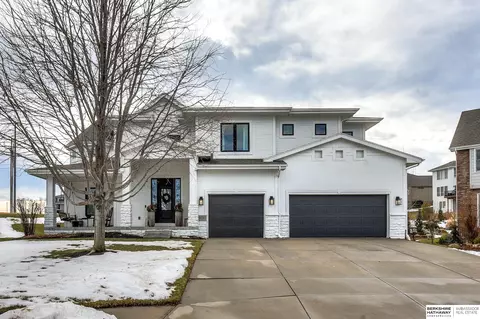 6220 N 158th Avenue Cir, Omaha, NE 68116