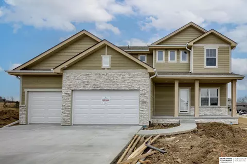 12509 Cooper St, Papillion, NE 68046