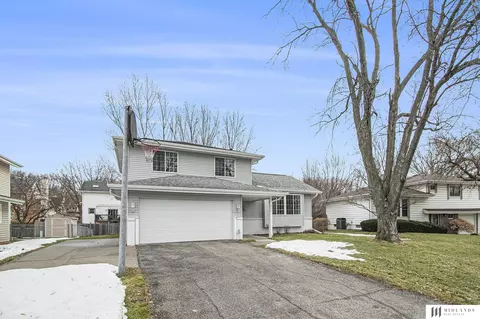 809 Donegal Dr, Papillion, NE 68046