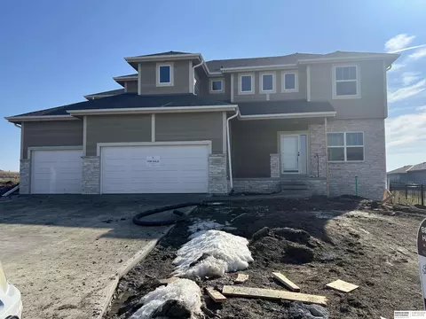 12619 Carpenter St, Omaha, NE 68138