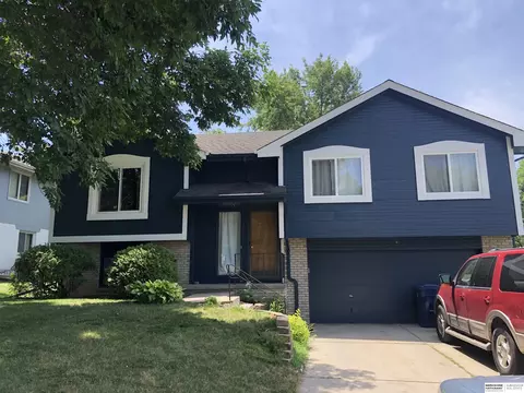 4937 Copper Hill Dr, Omaha, NE 68157