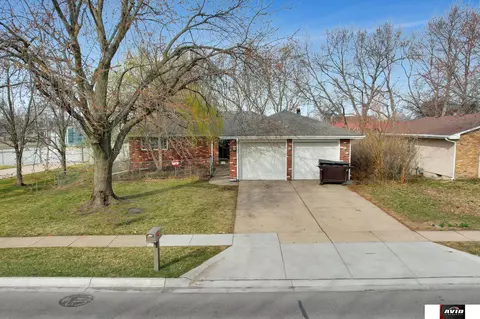4731 S 40th St, Lincoln, NE 68516