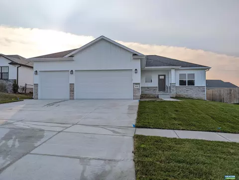 1210 Hickory St, Hickman, NE 68372