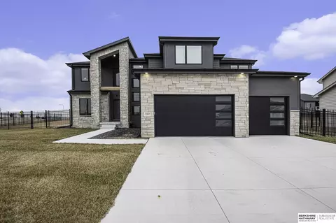 3207 N 183 St, Elkhorn, NE 68022