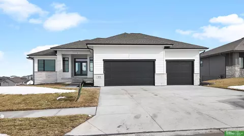 11506 S 114th Ave, Papillion, NE 68046