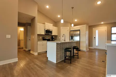 17025 Hawthorne Ave, Omaha, NE 68118