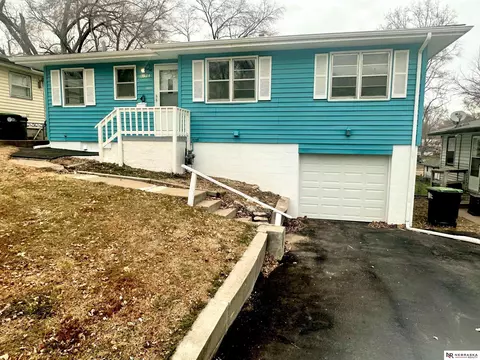 3934 Crown Point Ave, Omaha, NE 68111