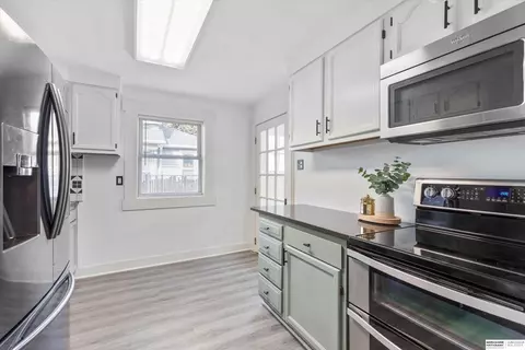 1317 S 27th St, Omaha, NE 68105