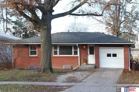 331 S 56th St, Lincoln, NE 68510