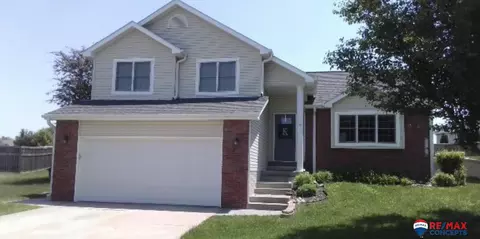 810 Columbine Cir, Hickman, NE 68372