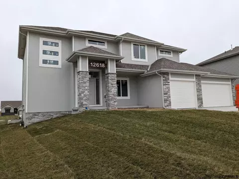 12618 Carpenter St, Omaha, NE 68138