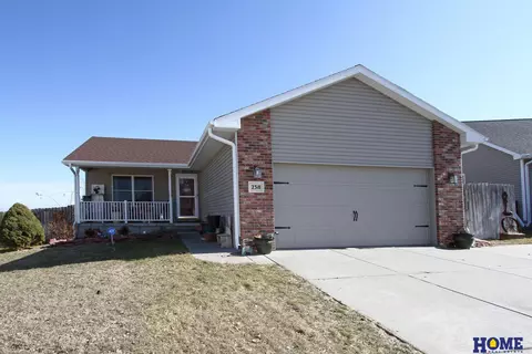 2318 NW 44th St, Lincoln, NE 68524
