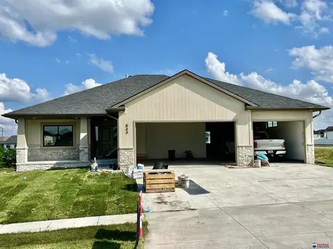 845 W Santa Clara St, Lincoln, NE 68523