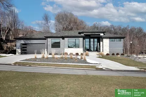 21202 Hickory St, Elkhorn, NE 68022