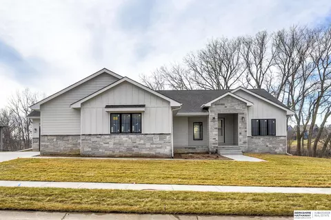 18217 Redwood St, Omaha, NE 68136