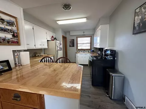 540 E 5th St, Crete, NE 68333 photo 9