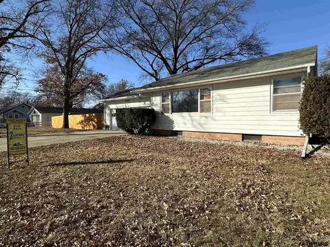 540 E 5th St, Crete, NE 68333 photo 3