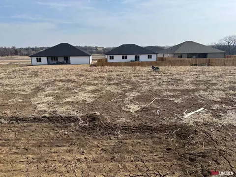 840 Dartford Ln, Lincoln, NE 68527