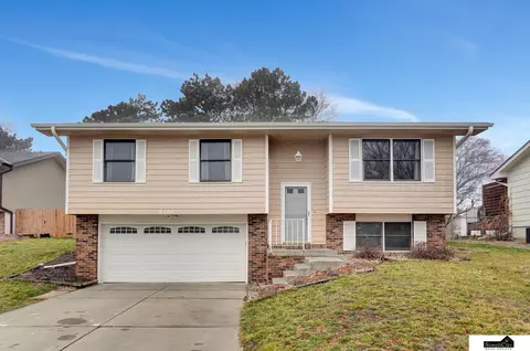 6101 S 52nd St, Lincoln, NE 68516
