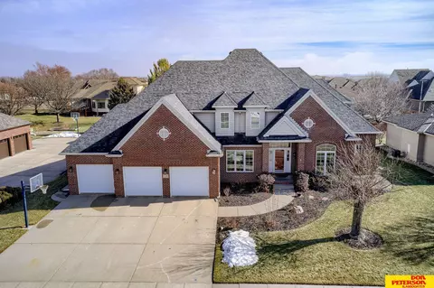 1340 Woodlawn Dr, Fremont, NE 68025