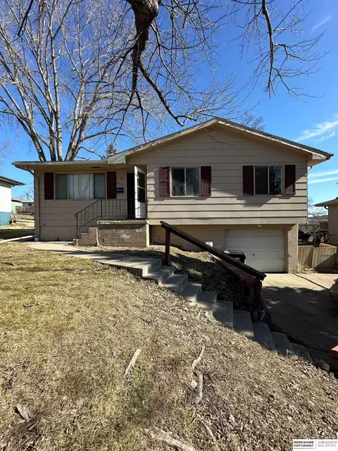 7525 S 76th Ave, La Vista, NE 68128