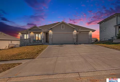 10419 S 105th St, Papillion, NE 68046
