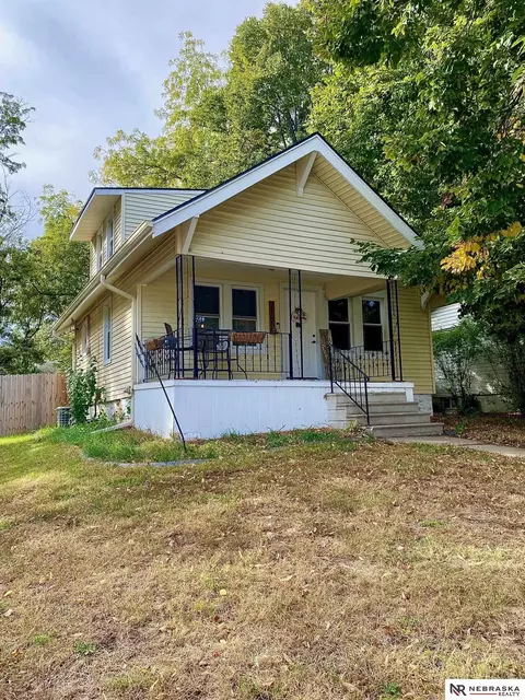 7225 Leighton Ave, Lincoln, NE 68507