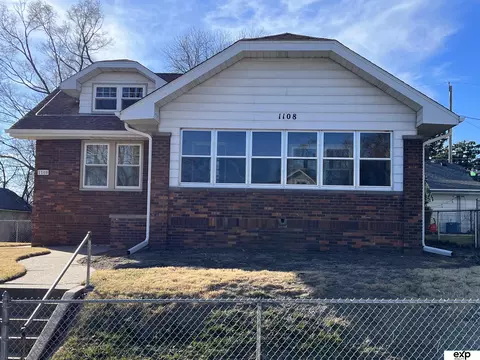 1108 S 52 St, Omaha, NE 68106