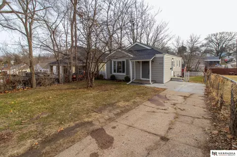 3525 Monroe St, Omaha, NE 68107