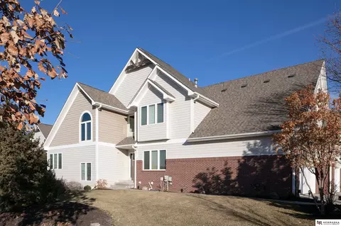 9227 S 28th St, Lincoln, NE 68516