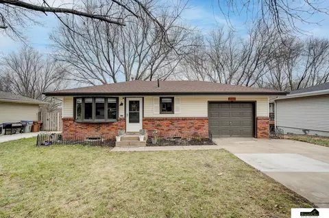 4711 S 58th St, Lincoln, NE 68516