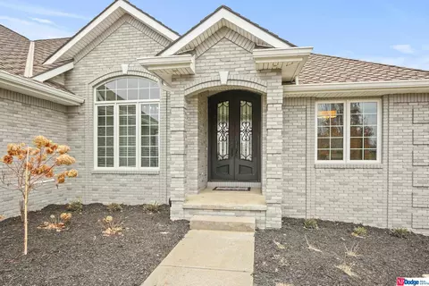 17632 Colonial Ave, Omaha, NE 68136