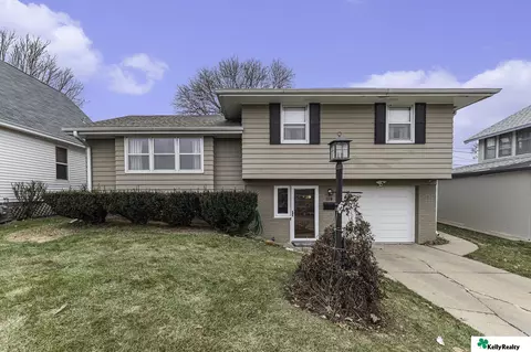 2510 S 40 St, Omaha, NE 68105
