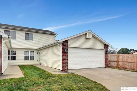 400 W Todd Cir, Lincoln, NE 68528