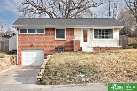 7610 Richmond Dr, Omaha, NE 68134