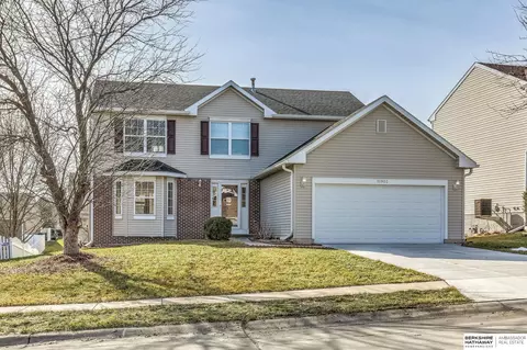 15903 T St, Omaha, NE 68135