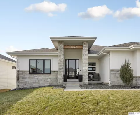 Exterior - 21775 K St, Elkhorn, NE 68022 photo 4 of 13