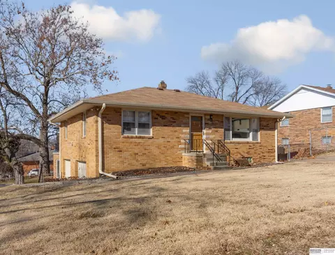 802 N 5th St, Bellevue, NE 68005