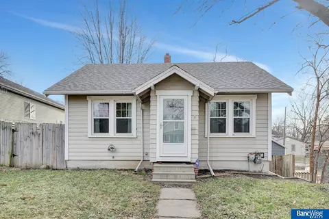 5019 Pioneers Blvd, Lincoln, NE 68506
