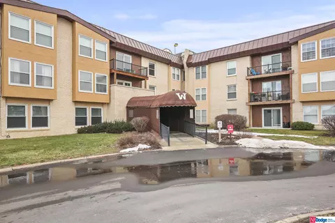 12727 W Dodge Rd #255C, Omaha, NE 68154