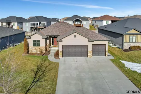 7344 Andy Dr, Lincoln, NE 68516