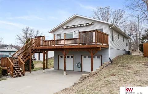 9215 Weeping Water Ct, Plattsmouth, NE 68048