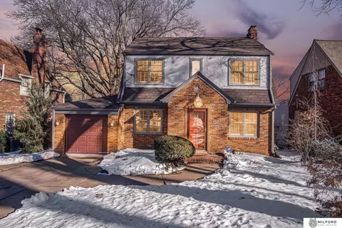 2043 N 54 St, Omaha, NE 68104