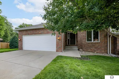 6735 Flint Ridge Rd, Lincoln, NE 68506