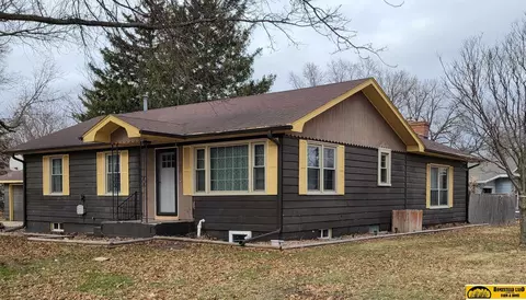 1320 Park St, Beatrice, NE 68310 photo 2