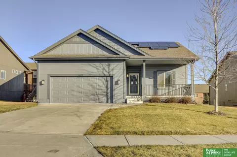 6622 Michael Cir, Papillion, NE 68133