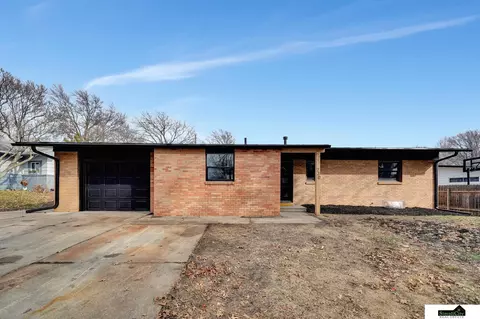 730 Northborough Ln, Lincoln, NE 68505