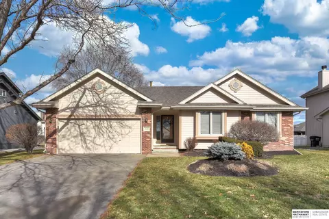 2126 Betsy Ave, Papillion, NE 68133