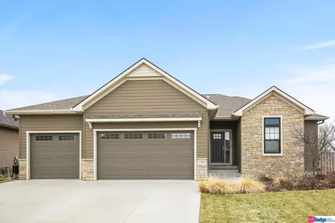 1725 W Big Sky Rd, Lincoln, NE 68521