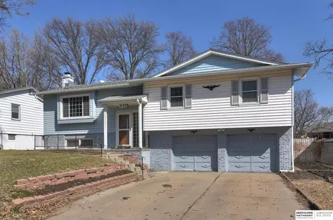 7123 Wood Lane Dr, La Vista, NE 68128